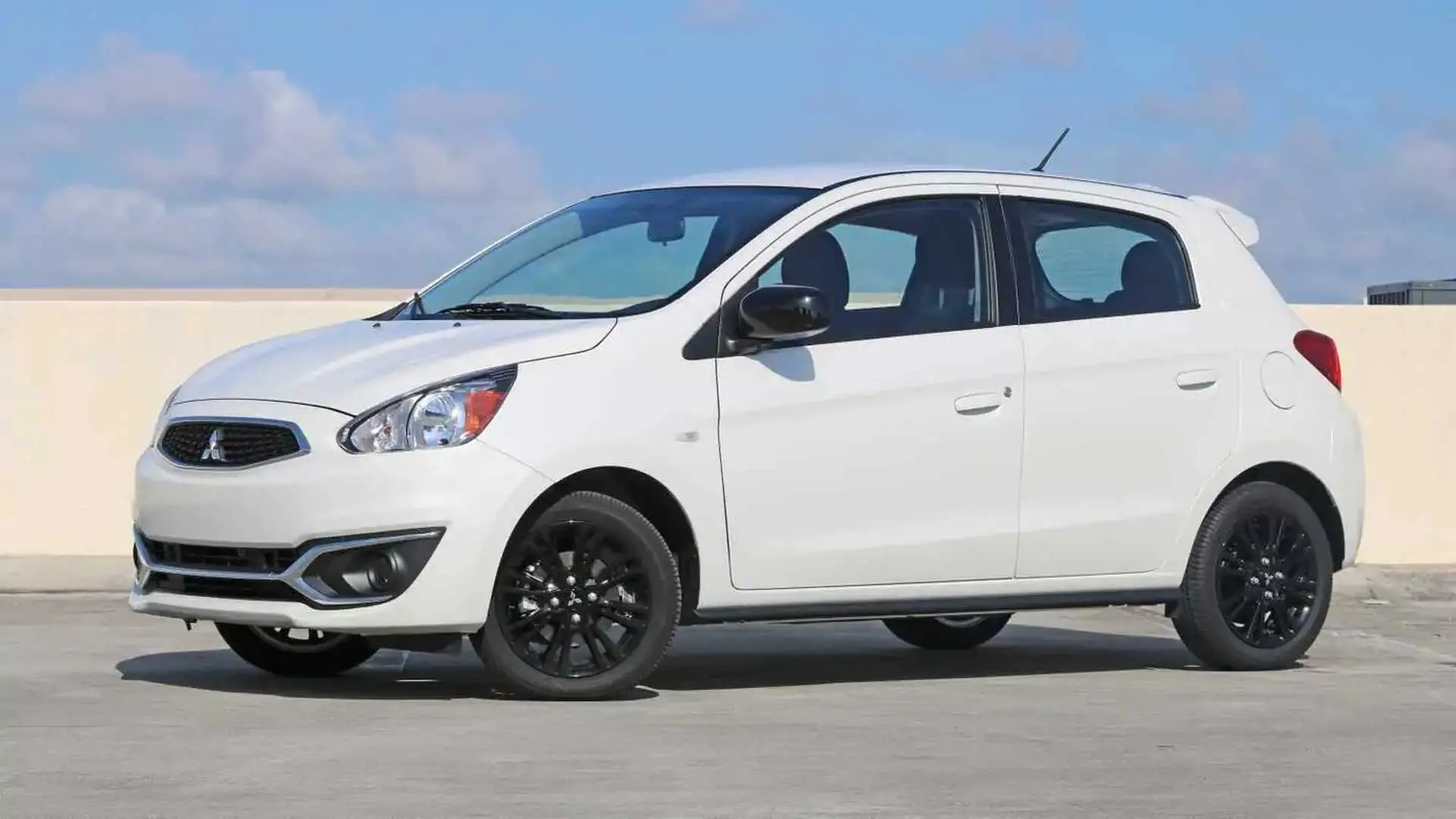 Mitsubishi Mirage - Mẫu xe ô tô rẻ nhất Việt Nam cực hút khách 