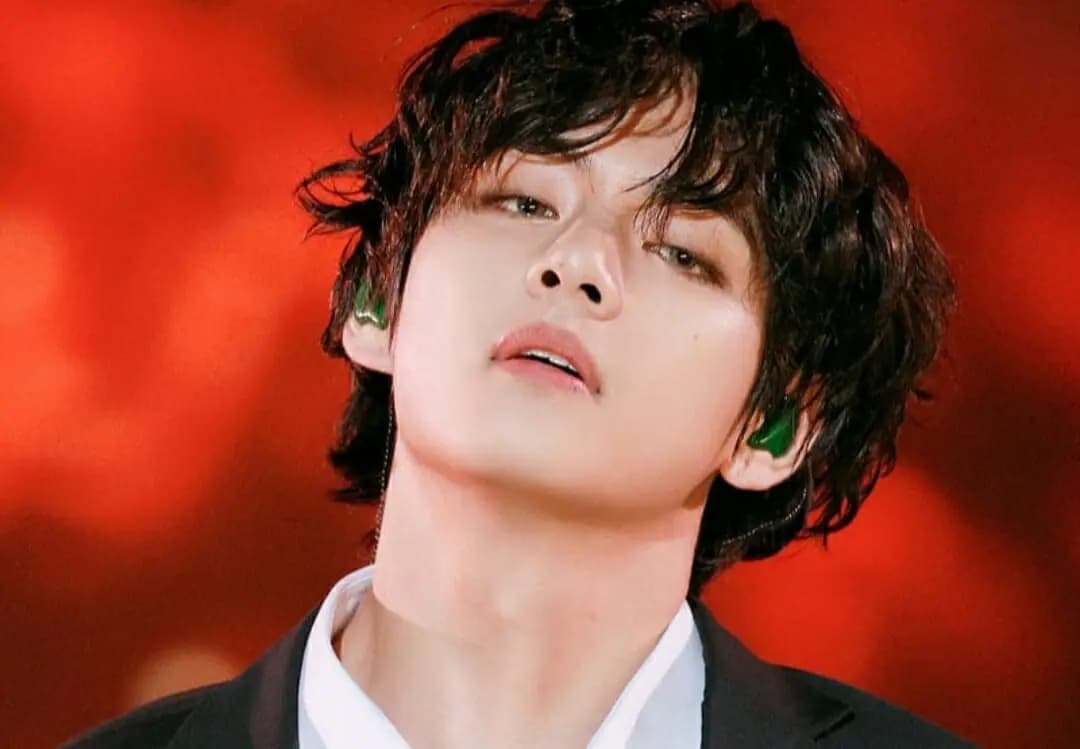 Kim Taehyung - Gương mặt đẹp trai "hớp hồn" triệu người hâm mộ